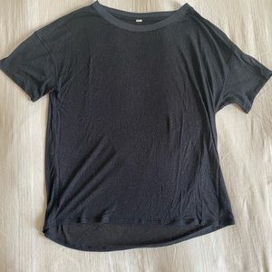 Lululemon between moments Tee